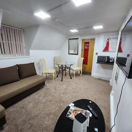 Stylish Modern 1-Bed Apartment In Prime Solihull Town Centre 외부 사진