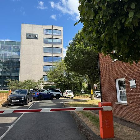 Stylish Modern 1-Bed Apartment In Prime Solihull Town Centre 외부 사진