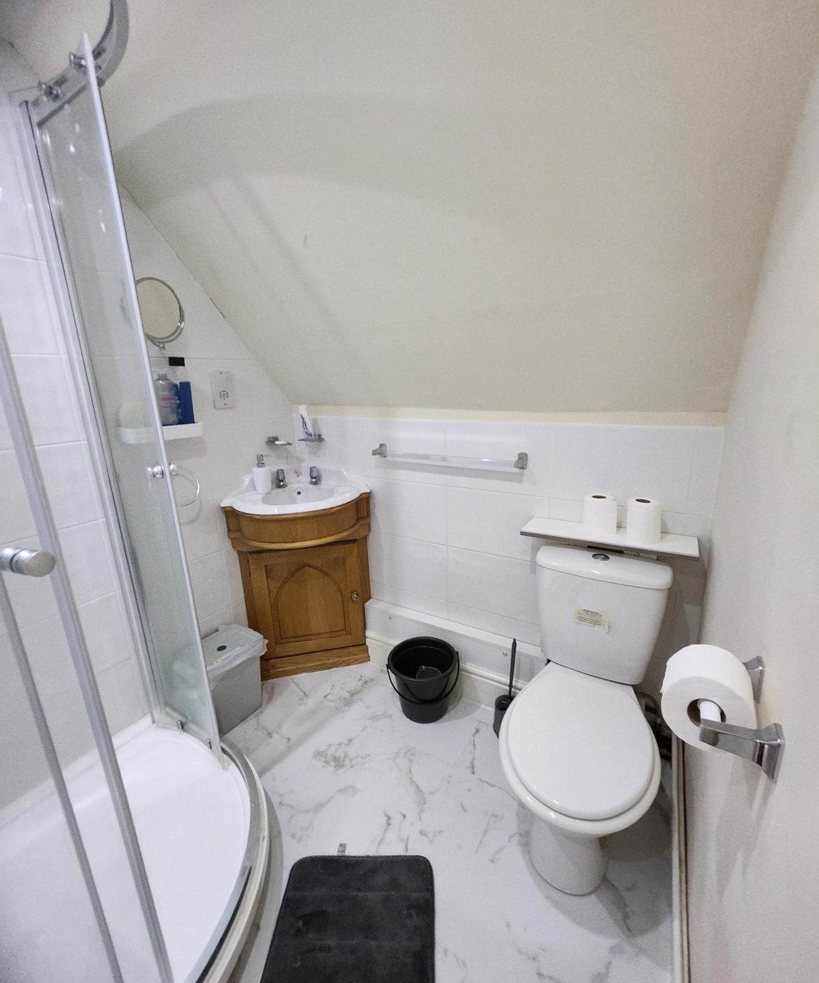 Stylish Modern 1-Bed Apartment In Prime Solihull Town Centre 객실 사진