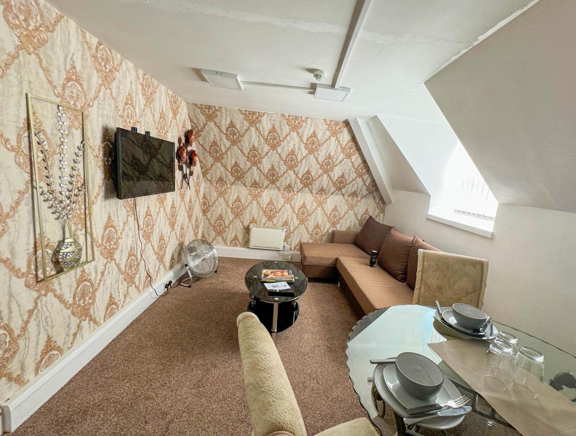 Stylish Modern 1-Bed Apartment In Prime Solihull Town Centre 외부 사진