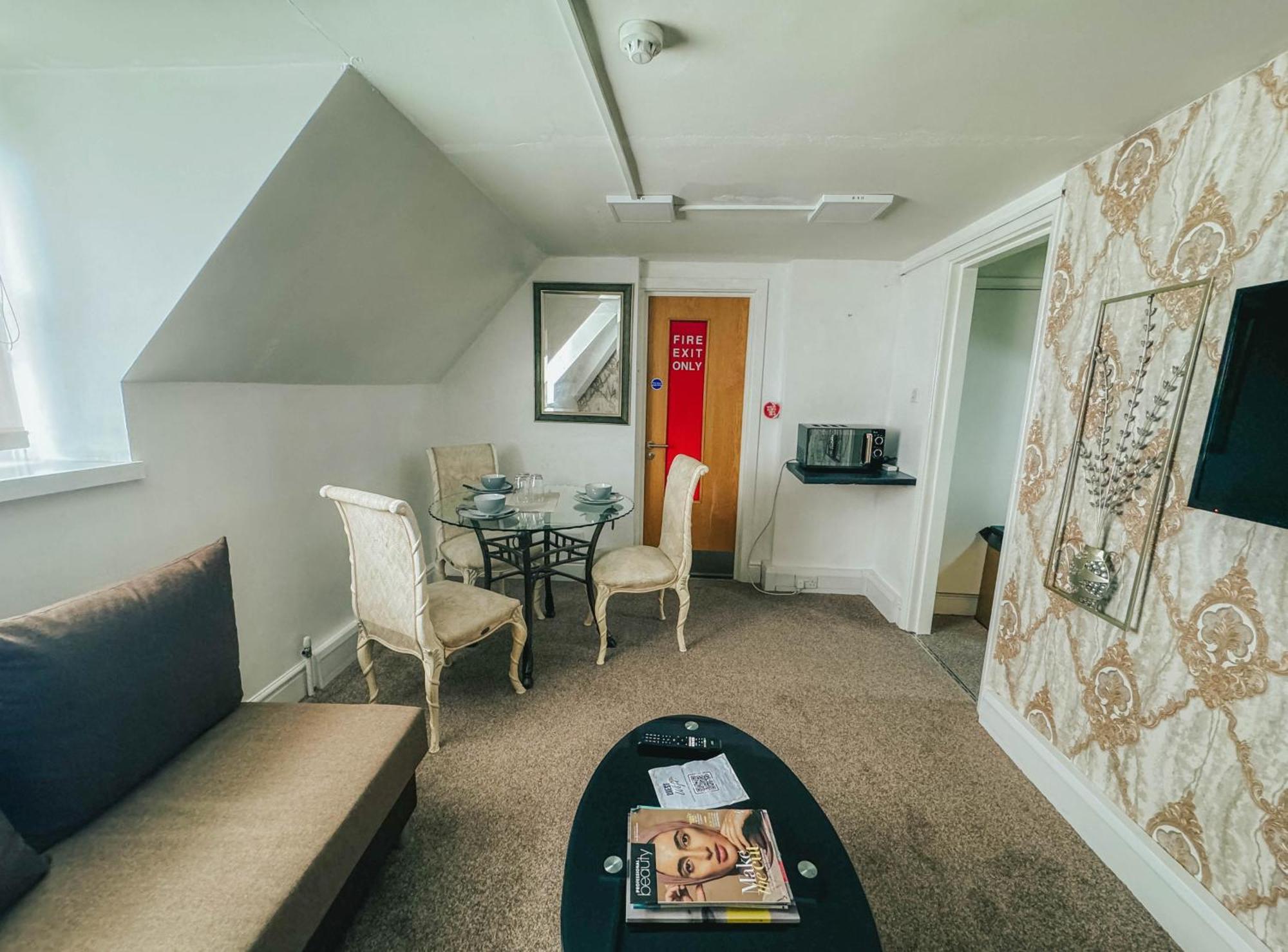 Stylish Modern 1-Bed Apartment In Prime Solihull Town Centre 외부 사진